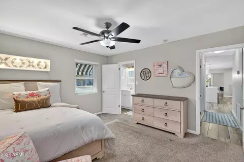 Bedroom - 1314 E Palo Verde Dr, Phoenix, AZ 85014 photo 5 of 7