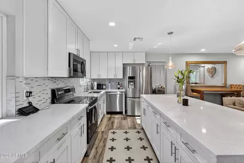 Kitchen - 1314 E Palo Verde Dr, Phoenix, AZ 85014 photo 3 of 4