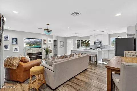 Living - 1314 E Palo Verde Dr, Phoenix, AZ 85014 photo 1 of 3