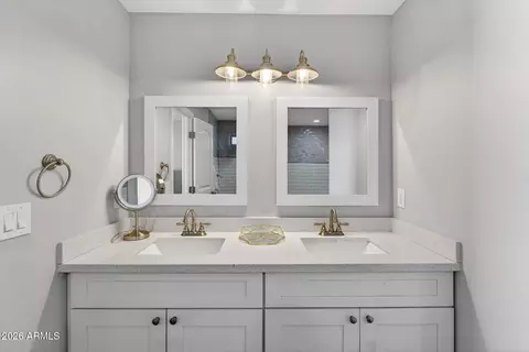 Bath - 1314 E Palo Verde Dr, Phoenix, AZ 85014 photo 1 of 6