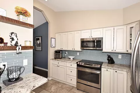 Kitchen - 4341 E Bannock St, Phoenix, AZ 85044 photo 3 of 5