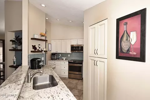 Kitchen - 4341 E Bannock St, Phoenix, AZ 85044 photo 2 of 5