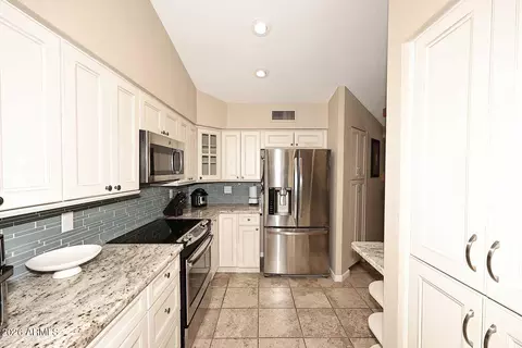 Kitchen - 4341 E Bannock St, Phoenix, AZ 85044 photo 4 of 5