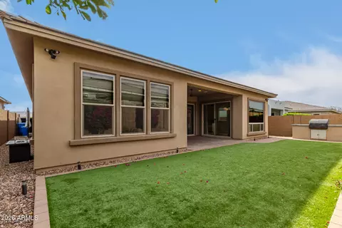 Exterior - 2830 E Crest Ln, Phoenix, AZ 85050 photo 3 of 8