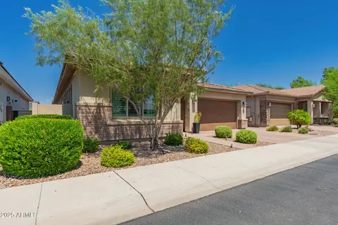 Exterior - 2830 E Crest Ln, Phoenix, AZ 85050 photo 2 of 8