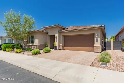 Exterior - 2830 E Crest Ln, Phoenix, AZ 85050 photo 1 of 8