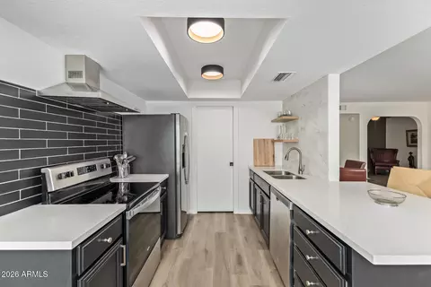 Kitchen - 516 E Piping Rock Rd, Phoenix, AZ 85022 photo 2 of 3