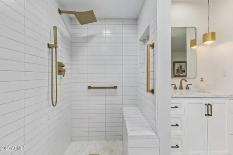 Bath - 516 E Piping Rock Rd, Phoenix, AZ 85022 photo 3 of 5