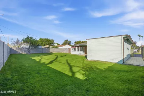 Exterior - 427 E Oregon Ave, Phoenix, AZ 85012 photo 5 of 7