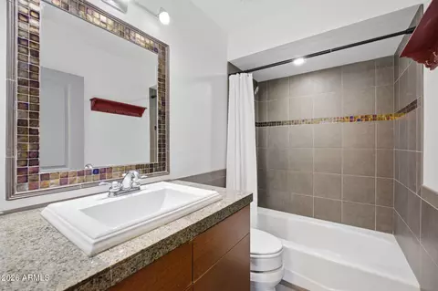 Bath - 427 E Oregon Ave, Phoenix, AZ 85012 photo 1 of 1