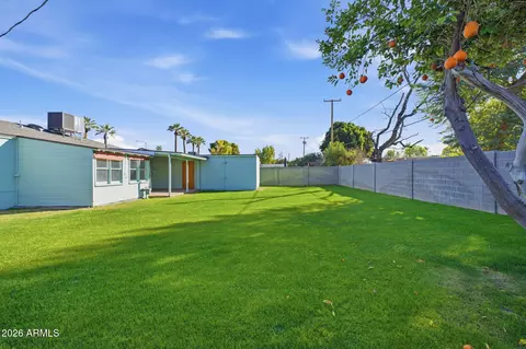 Exterior - 427 E Oregon Ave, Phoenix, AZ 85012 photo 4 of 7