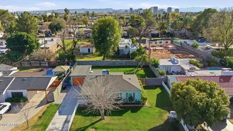 View/Area - 427 E Oregon Ave, Phoenix, AZ 85012 photo 2 of 3