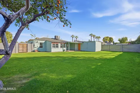 Exterior - 427 E Oregon Ave, Phoenix, AZ 85012 photo 6 of 7