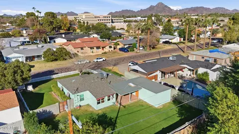 View/Area - 427 E Oregon Ave, Phoenix, AZ 85012 photo 1 of 3