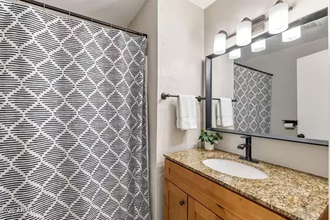 Bath - 543 E Franklin Ave, Mesa, AZ 85204 photo 2 of 2