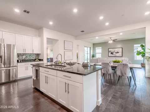 Kitchen - 948 E Reliant St, Gilbert, AZ 85298 photo 5 of 6