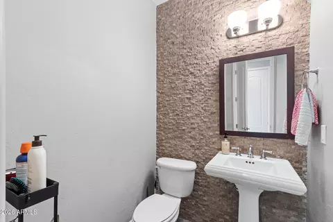 Bath - 2454 E Roma Ave, Phoenix, AZ 85016 photo 4 of 4