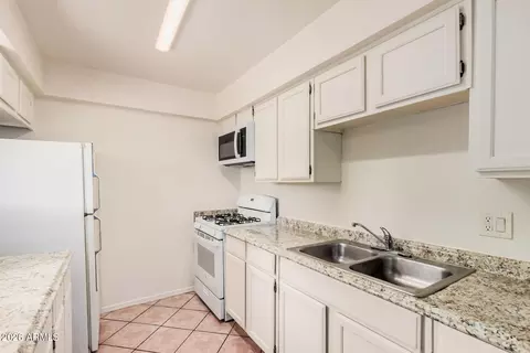 7937 W Pinchot Ave, Phoenix, AZ 85033