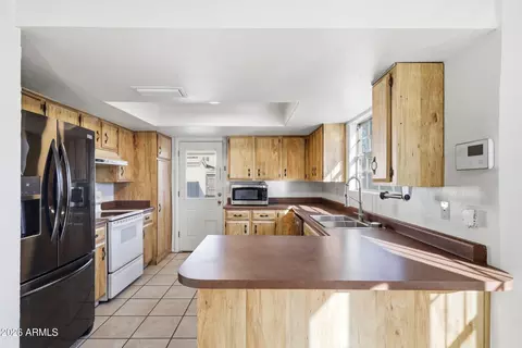 Kitchen - 1033 E Bendix Dr, Tempe, AZ 85283 photo 2 of 5