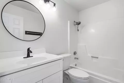 Bath - 1033 E Bendix Dr, Tempe, AZ 85283 photo 2 of 2