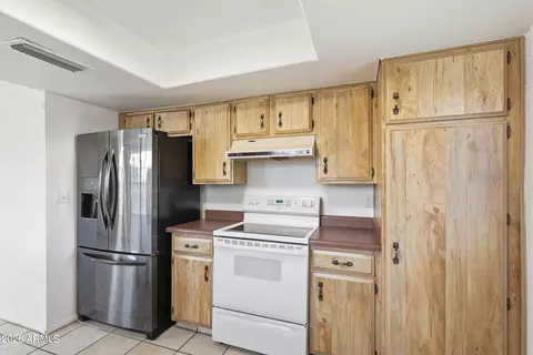 Kitchen - 1033 E Bendix Dr, Tempe, AZ 85283 photo 5 of 5
