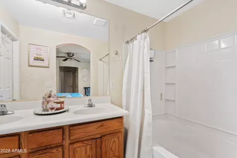 Bath - 4618 E Laurel Ct, Gilbert, AZ 85234 photo 3 of 4