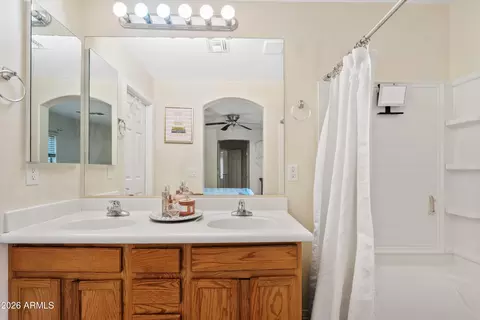 Bath - 4618 E Laurel Ct, Gilbert, AZ 85234 photo 2 of 4