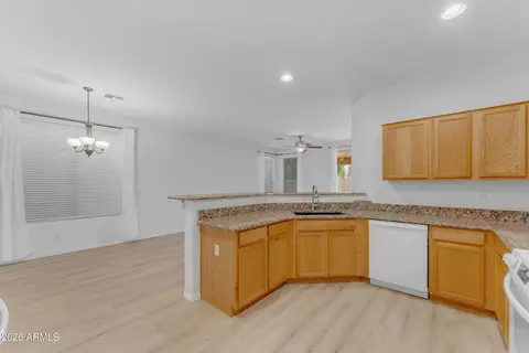 Kitchen - 3234 E Lark Ct, Gilbert, AZ 85297 photo 4 of 5