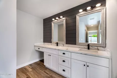 Bath - 4632 E Kings Ave, Phoenix, AZ 85032 photo 4 of 5