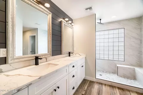Bath - 4632 E Kings Ave, Phoenix, AZ 85032 photo 3 of 5