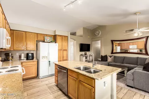 Kitchen - 7344 E Medina Ave, Mesa, AZ 85209 photo 4 of 5