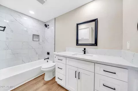 Bath - 1214 E Butler Dr, Phoenix, AZ 85020 photo 3 of 3
