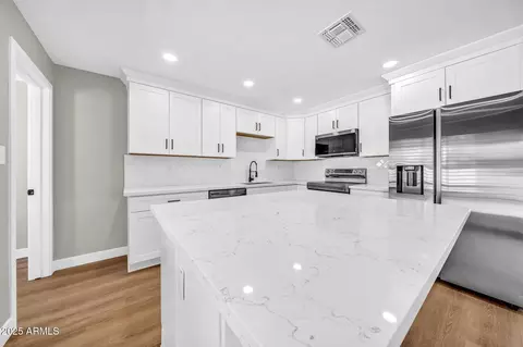 Kitchen - 1214 E Butler Dr, Phoenix, AZ 85020 photo 4 of 4