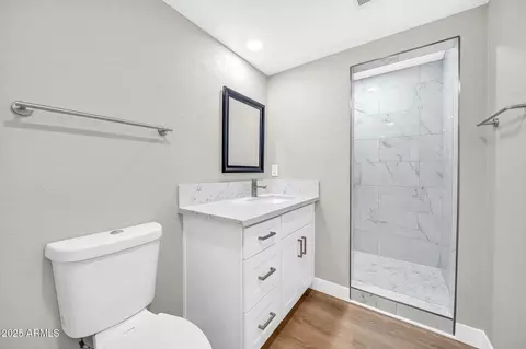 Bath - 1214 E Butler Dr, Phoenix, AZ 85020 photo 1 of 3