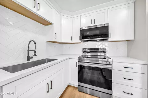 Kitchen - 1214 E Butler Dr, Phoenix, AZ 85020 photo 2 of 4