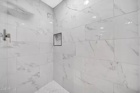 Bath - 1214 E Butler Dr, Phoenix, AZ 85020 photo 2 of 3