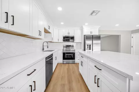 Kitchen - 1214 E Butler Dr, Phoenix, AZ 85020 photo 1 of 4