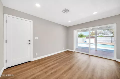 Living - 1214 E Butler Dr, Phoenix, AZ 85020 photo 6 of 6