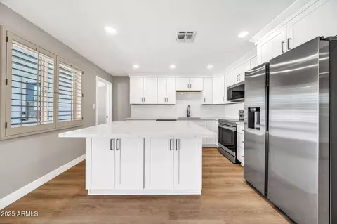 Kitchen - 1214 E Butler Dr, Phoenix, AZ 85020 photo 3 of 4