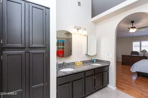 Bath - 450 E Merrill Ave, Gilbert, AZ 85234 photo 2 of 4