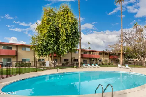 Exterior - 351 E Thomas Rd #D208, Phoenix, AZ 85012 photo 12 of 13