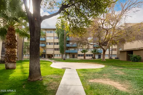Exterior - 351 E Thomas Rd #D208, Phoenix, AZ 85012 photo 8 of 13