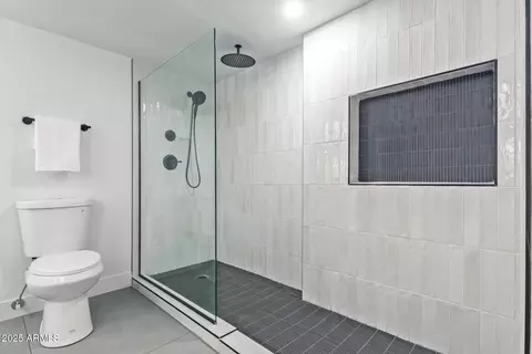 Bath - 351 E Thomas Rd #D208, Phoenix, AZ 85012 photo 3 of 3