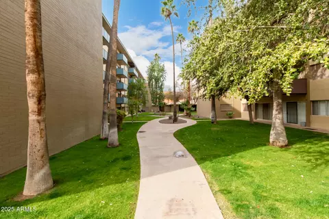 Exterior - 351 E Thomas Rd #D208, Phoenix, AZ 85012 photo 9 of 13