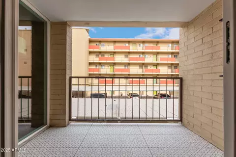 Exterior - 351 E Thomas Rd #D208, Phoenix, AZ 85012 photo 1 of 13