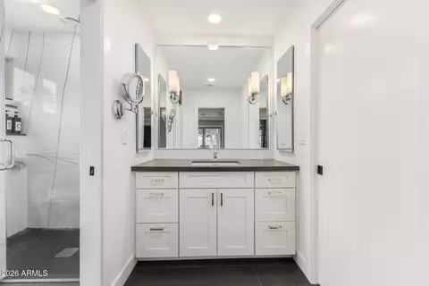 Bath - 3220 E Hatcher Rd, Phoenix, AZ 85028 photo 1 of 3