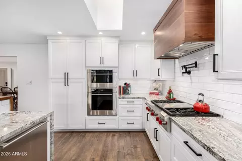 Kitchen - 3220 E Hatcher Rd, Phoenix, AZ 85028 photo 4 of 5