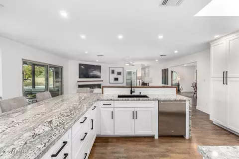 Kitchen - 3220 E Hatcher Rd, Phoenix, AZ 85028 photo 5 of 5