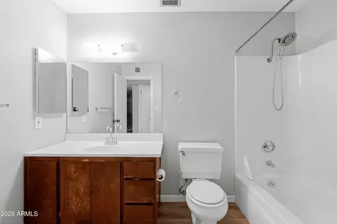 Bath - 2843 E Cortez St, Phoenix, AZ 85028 photo 2 of 2