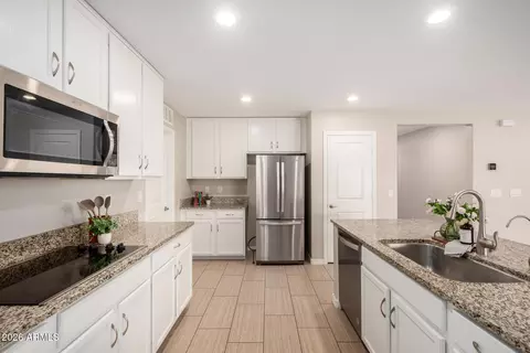 Kitchen - 3910 E Constitution Dr, Gilbert, AZ 85296 photo 3 of 4